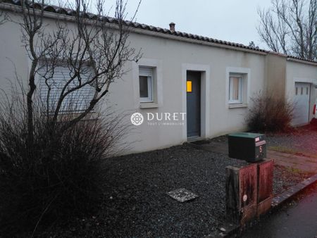 Location Maison 4 pièces 81m² LES HERBIERS 85500 - Photo 2