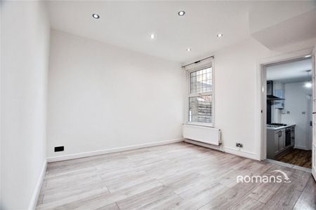 3 bedroom terraced to rent - Photo 5