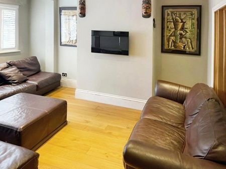 1 bedroom in a house share to rent - Photo 2