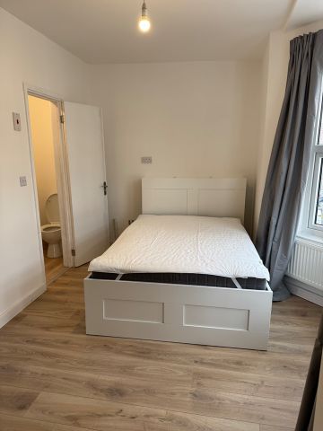 Room in a Shared House, Cairns Crescent, BS2 - Photo 5