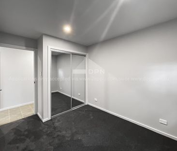 Modern 4 Bedroom Home - Photo 2
