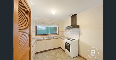 Perfect Location! - Photo 4