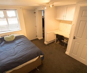 6 bedroom terraced house to rent - Photo 2