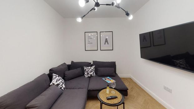 5 bedroom flat to rent - Photo 1