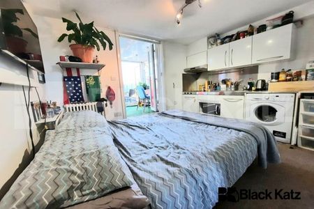 Modern Studio With Terrace & all Bills Included - Photo 3
