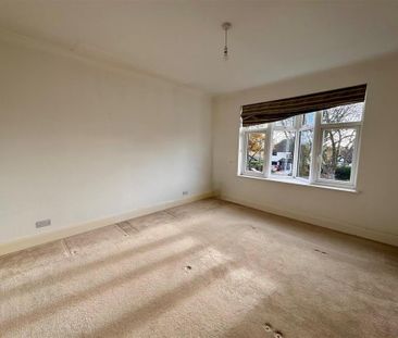 4 bedroom semi-detached house to rent - Photo 3