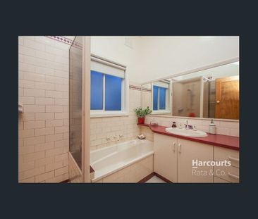 Spacious 5-Bedroom Home in Reservoir - Photo 4