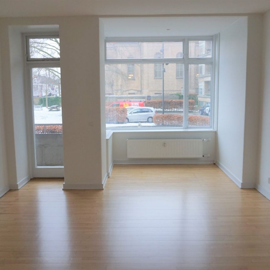 71 m² med nyere køkken, badeværelse og hele 2 altaner - Foto 1