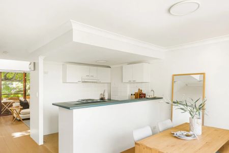 Terrace-Style Loft Apartment in Leafy 'Kensington Mews' - Photo 5