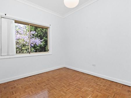 PRIVATE TOP FLOOR TWO BEDROOM IN RANDWICK! - Photo 3