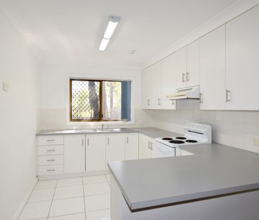 :: THERE'S SO MUCH TO LIKE HERE &mldr; NICELY PRESENTED TOWNHOUSE, ... - Photo 3