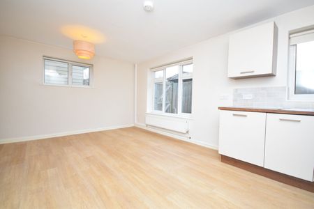 2 bedroom flat to rent, - Photo 4