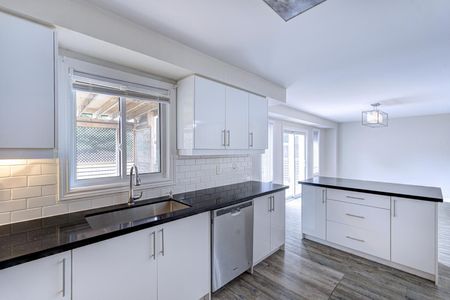 For Lease - 20 Bell Street, Barrie, Ontario - Photo 2