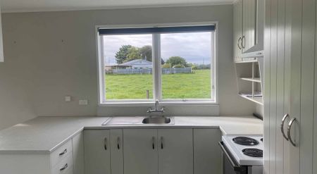 Three Bedroom Country Living Between Feilding & Palmerston North - Photo 3