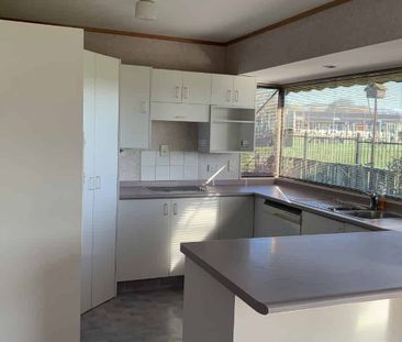 3 bedroom home in Redwoodtown - Photo 3