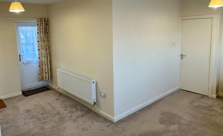 2 bedroom semi-detached bungalow to rent - Photo 3
