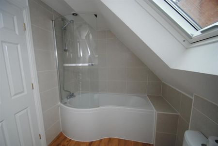 1 bedroom coach house to rent - Photo 4