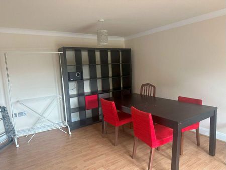 3 bedroom flat to rent - Photo 2