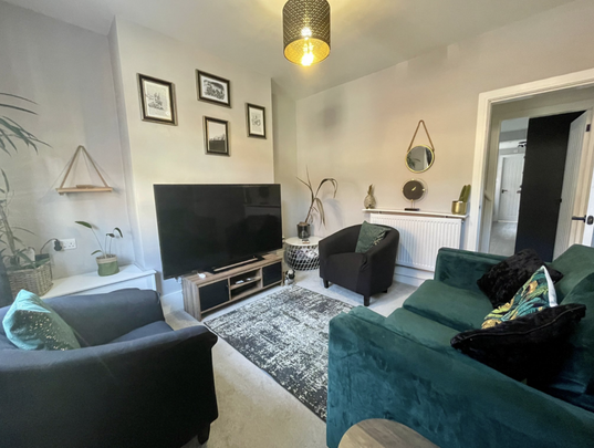2 bedroom terraced house to rent - Photo 1