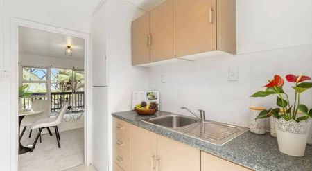 2BR Apt with Balcony! - Photo 2