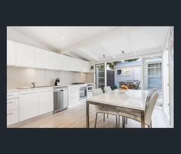 Charming 3 Bedroom House in a Prime North Sydney Location - Photo 4
