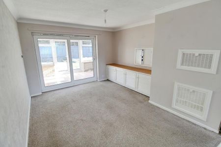 4 bedroom detached house to rent - Photo 5