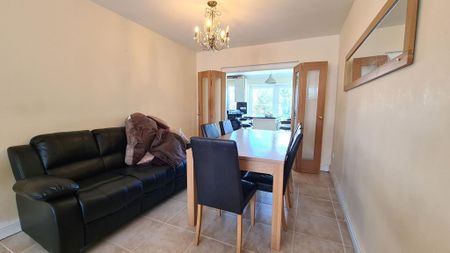 3 bedroom semi-detached house to rent - Photo 2