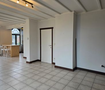 Lichtrijk appartement met 2SLK en privé staanplaats - Foto 3