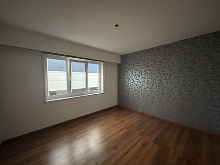 Ruim appartement met 3 slaapkamers en garagebox, gelegen in een rustige, kindvriendelijke omgeving. - Foto 3