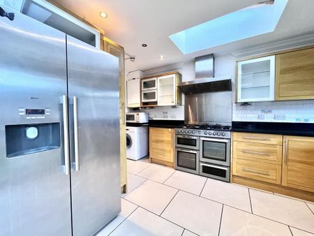 5 bedroom semi-detached house to rent - Photo 2