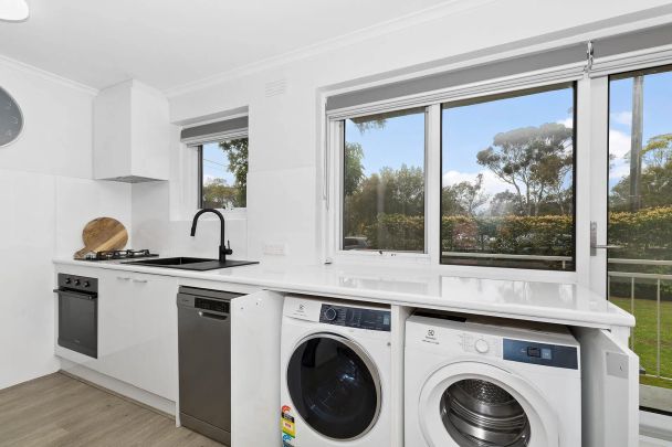 Fully Furnished and Modern - Photo 1