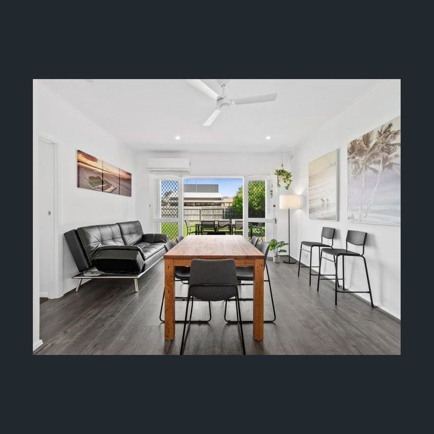 Seaside Charm Near Beach and Shops - Photo 1