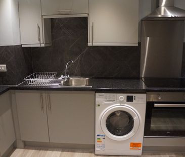 2 Bed Flat, Viewcraig Gardens, EH8 - Photo 3