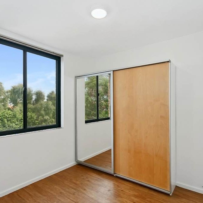 2-Bedroom Apartment in Prime Mosman Park - Photo 1