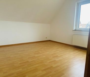 Großzügige 4-Zimmer-Wohnung in einem gepflegten Zweifamilienhaus in... - Photo 2