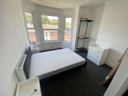 1 bedroom semi-detached house to rent - Photo 4