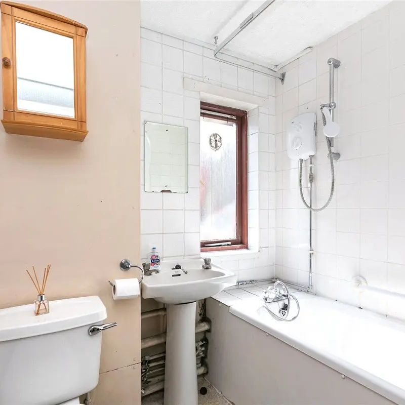 1 bedroom flat in Camden - Photo 2