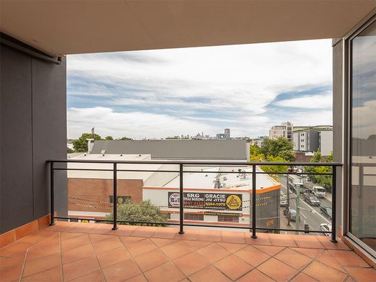 Sophisticated and Stylish Two Bedroom Apartment - Photo 1