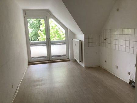 Schöne, große Dachgeschosswohnung mit Balkon! - Foto 5