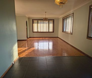 Comfortable 3 beds house in a convenient location - Photo 3