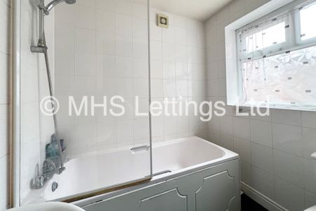 4 Bedroom Mid Terraced House for rent in Hessle Mount - Photo 4