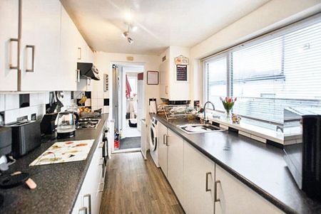 3 bedroom terraced house to rent - Photo 5