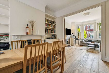 A five bedroom terraced house. - Photo 3