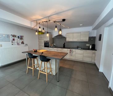 RUSTIG GELEGEN APPARTEMENT (228M²) IN HET CENTRUM VAN IEPER MET TERRAS - Foto 2