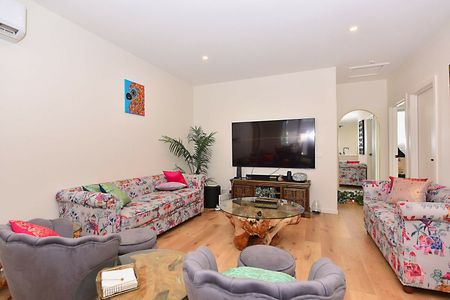 Modern 4-Bedroom Townhouse in the Heart of Keysborough - Photo 5