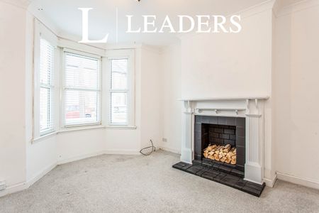 3 bedroom house to rent Albany Avenue, SS0 - Photo 3