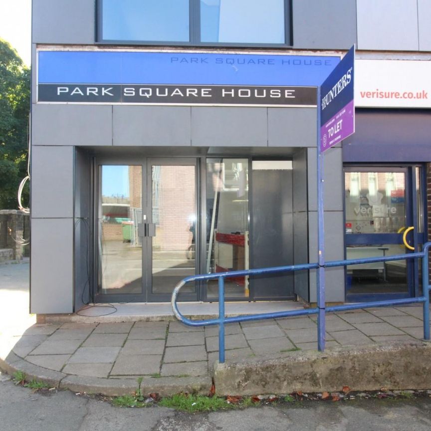 Park Square, Pudsey - Photo 1