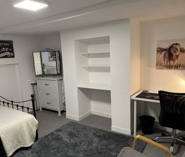 Room 2, 25 Springfield Road, Guildford, Surrey GU1 4DW - Photo 6