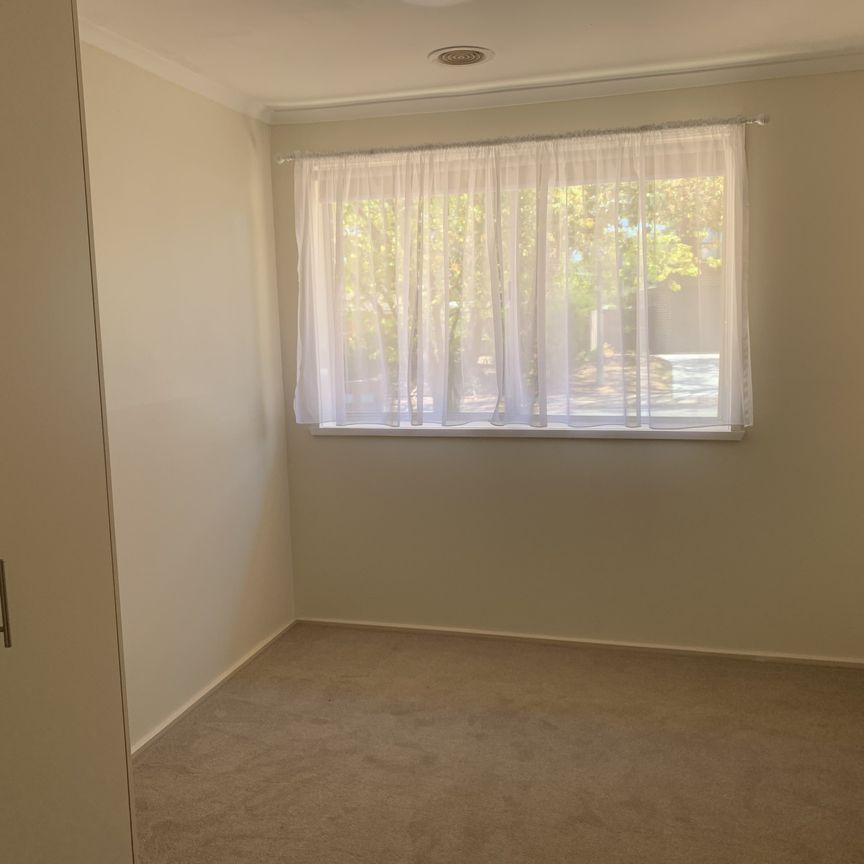 32 McKenzie St, Kambah, ACT 2902 - Photo 1