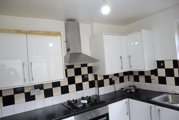 3 bedroom terraced house to rent - Photo 1